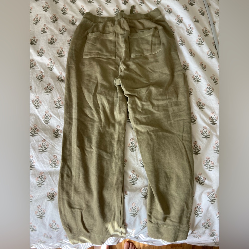Old Navy Relaxed Olive Green Women’s Sweat Pants